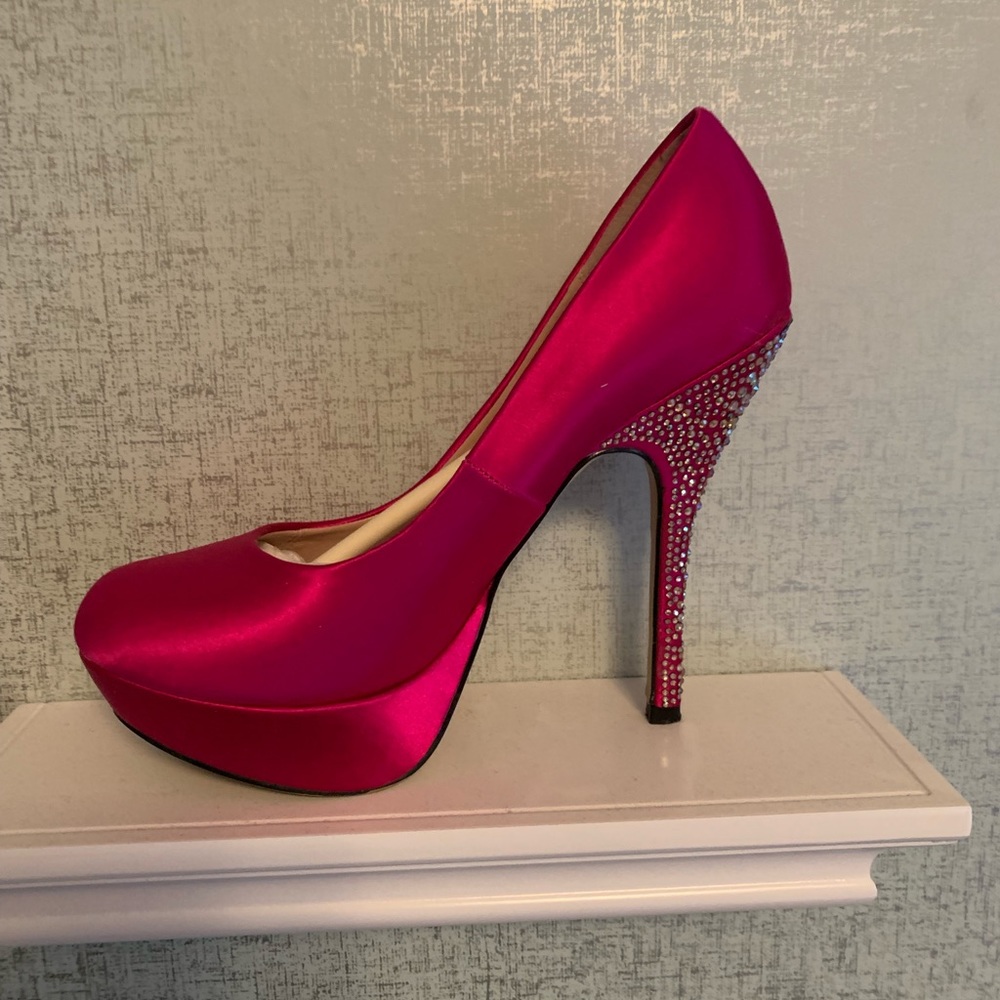 Steve Madden pink pumps
